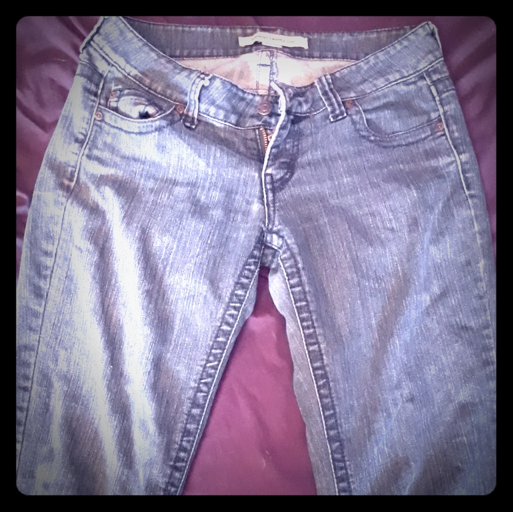 STRAIGHT LEG JEANS
